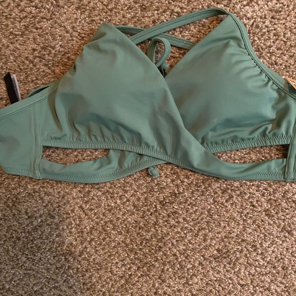 Bikini Set - Picture 2 of 8